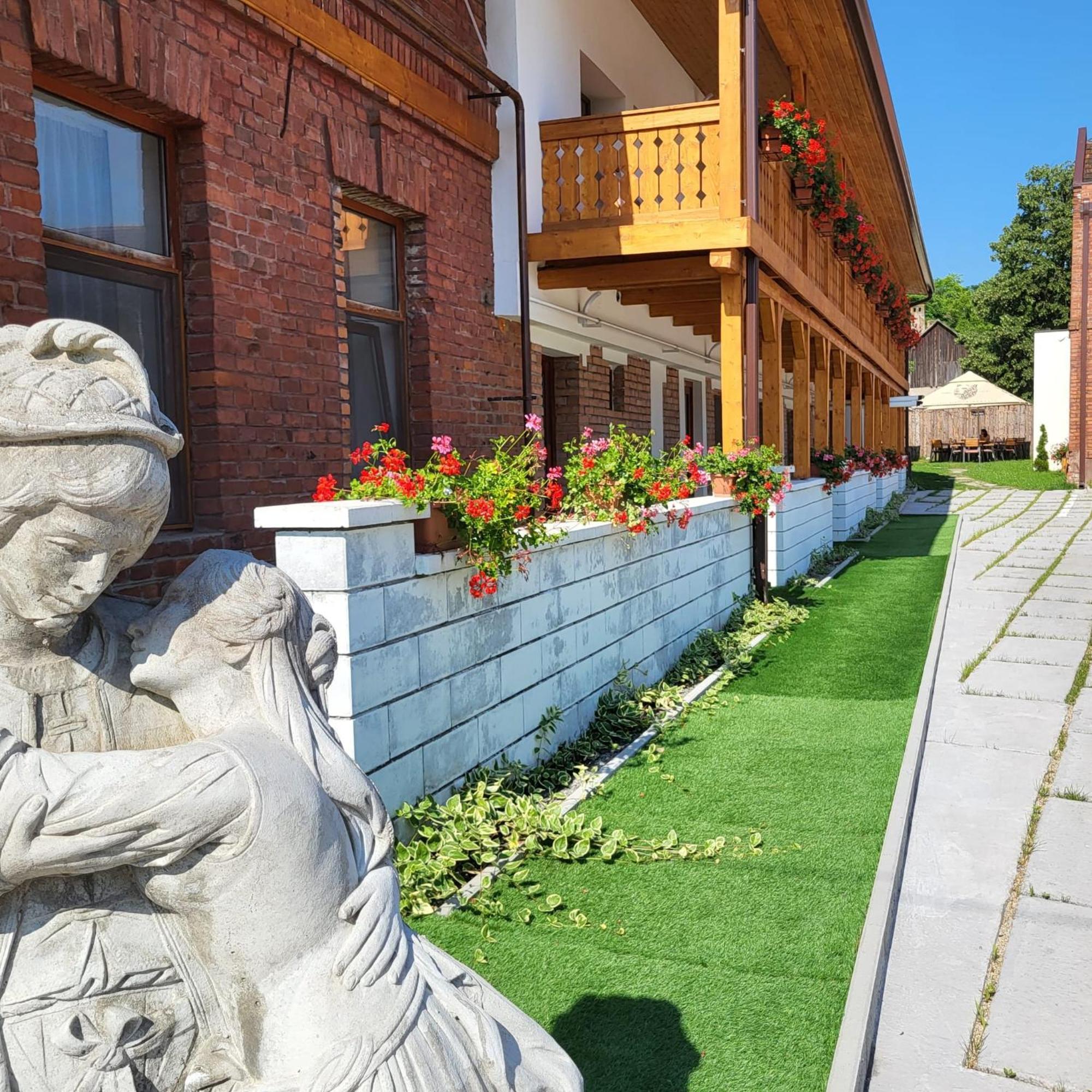 Hotel Pensiunea Hanul Huniazilor 3*