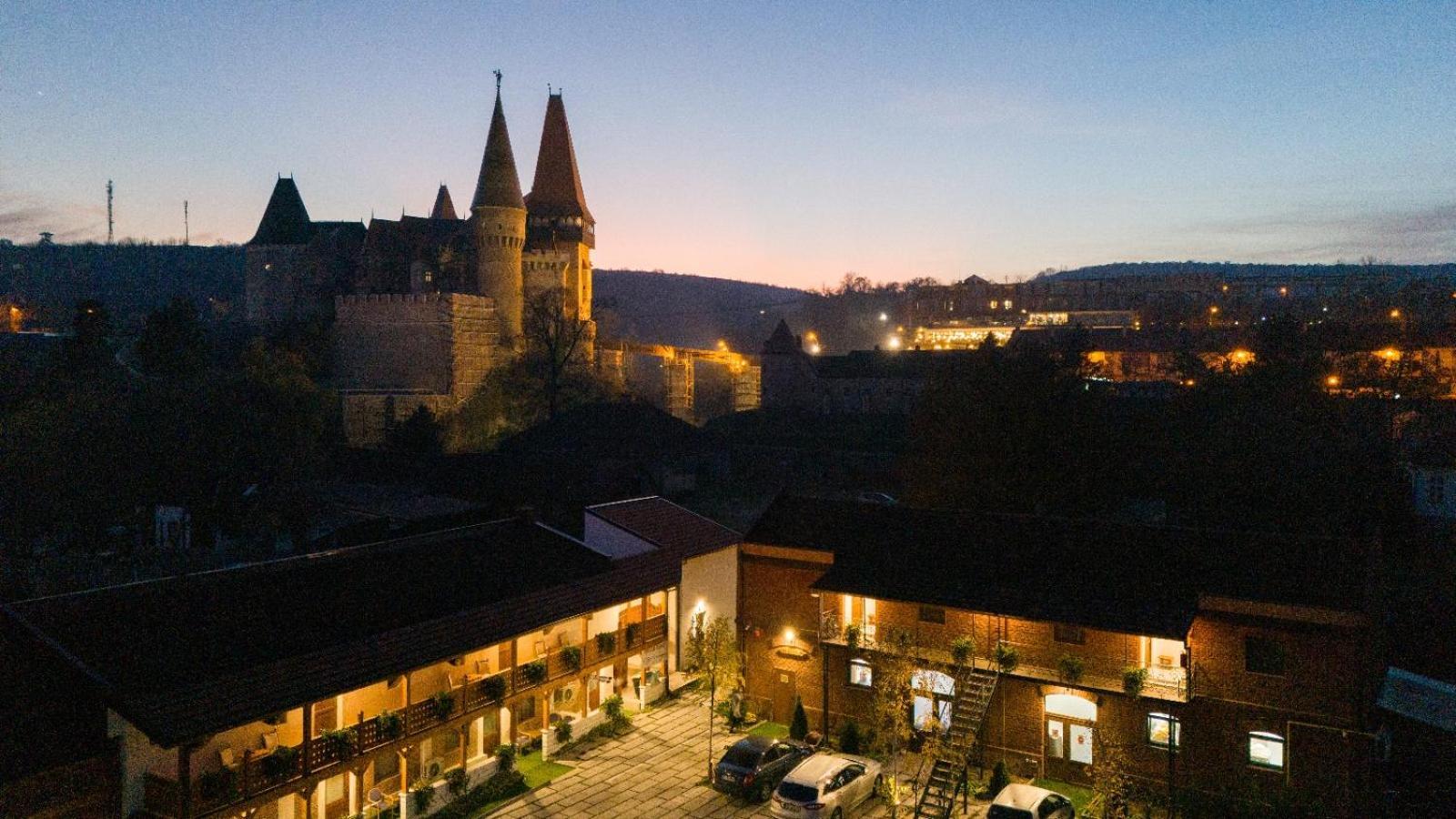 Pensiunea Hanul Huniazilor Hotel 3*