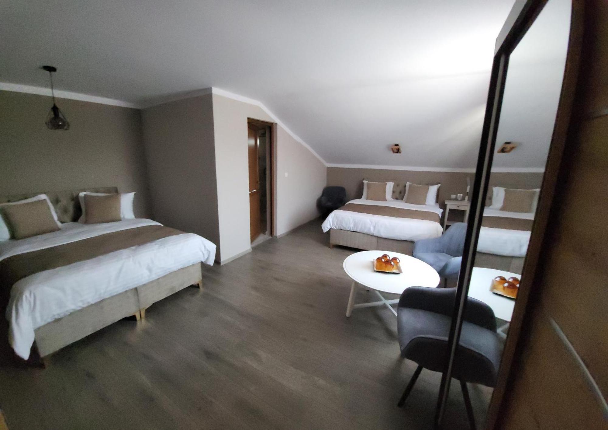 Pensiunea Hanul Huniazilor Hotel 3*