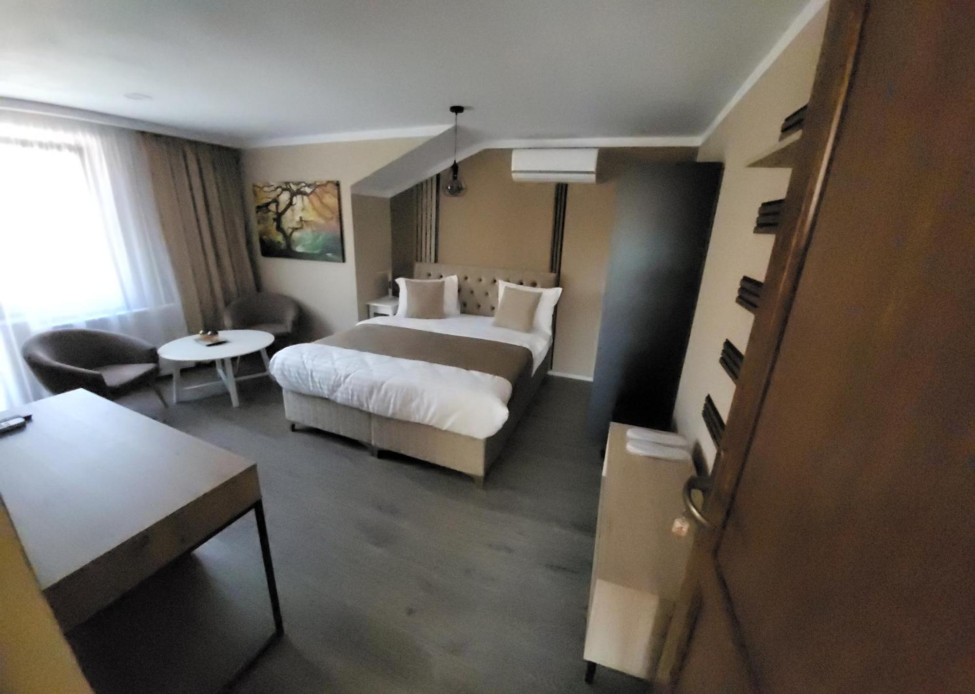 Pensiunea Hanul Huniazilor Hotel 3*